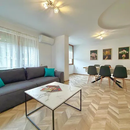 Draganovi 8a Апартаменты Казанлык